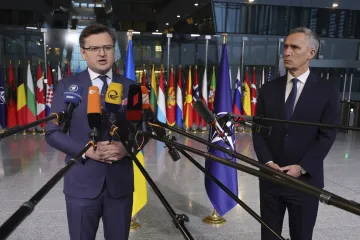 Země NATO dodají Ukrajině více zbraní, válka může trvat měsíce, řekl Stoltenberg