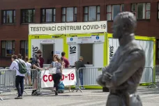Testy v Česku v pondělí odhalily 126 nakažených koronavirem, podobně jako v sobotu