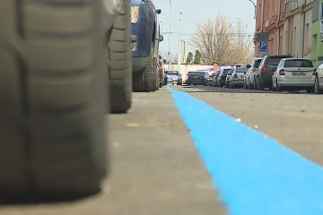 Rezidentní parkování zavedla už většina okresních měst. Modré zóny přibyly i Břeclavi