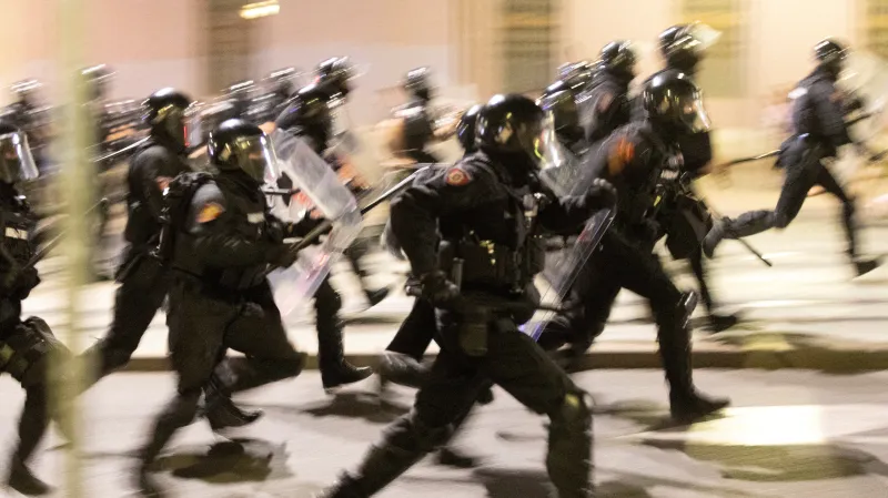 Policie v srbském Bělehradě se střetla s protivládními demonstranty