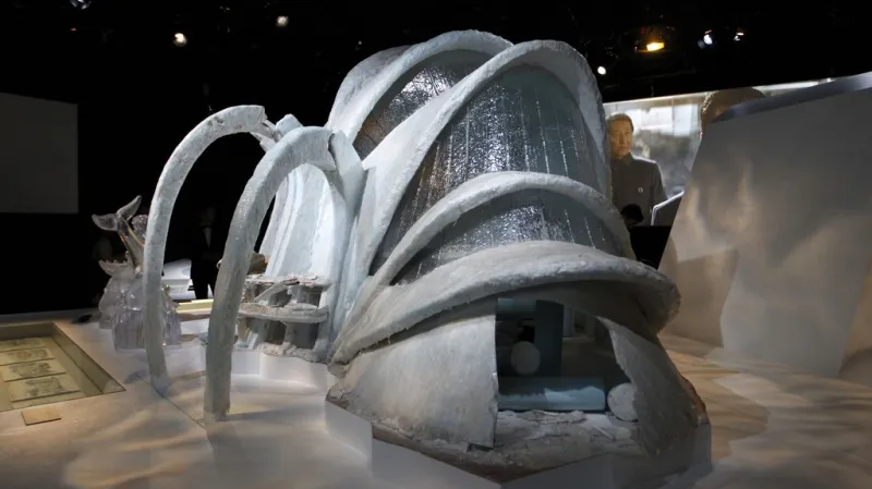 Ledový palác z bondovky Dnes neumírej (2002)