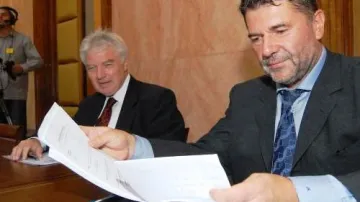Miloš Melčák a Jan Kalvoda u Ústavního soudu