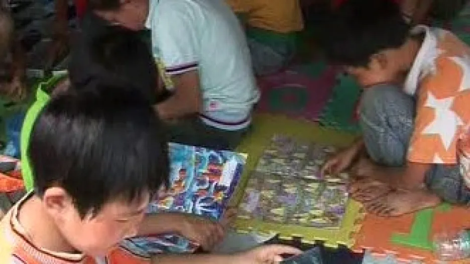 Čínské děti v evakuačním táboře