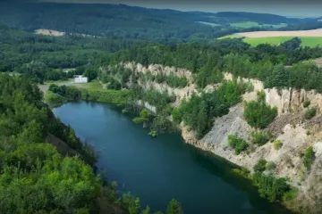 Firma chce zasypat lom na Opavsku odpadem. Lidé se bojí znečištění vody