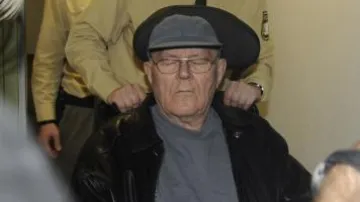 John Demjanjuk míří k soudu