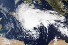 Na Řecko se řítí bouře Janos. Tamní vláda vyhlásila pohotovost