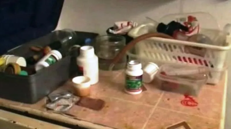 Ostravští policisté dopadli skupinu pěti výrobců a dealerů pervitinu.