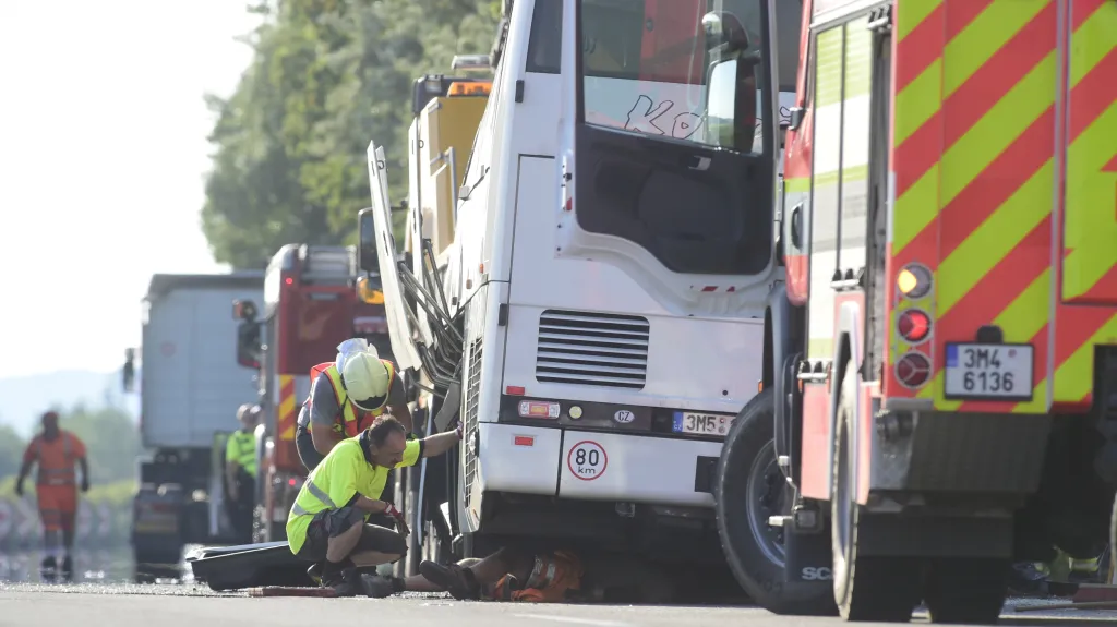 Nehoda autobusu na D25 u Litovle na Olomoucku
