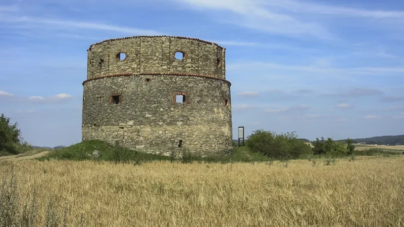 Zřícenina mlýna u obce Příčovy na Sedlčansku