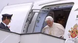 Papež Benedikt XVI. po příletu do Madridu