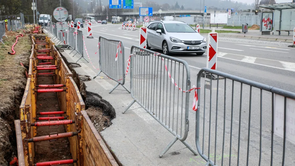 Začaly práce na zkapacitnění silnice v brněnské Bauerově ulici