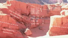 Vádí Baht - snímek ukazuje geologické vrstvy