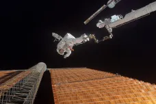Astronauti z ISS opravovali na oběžné dráze spektrometr