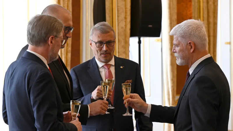 Premiér Petr Fiala, ministr školství Mikuláš Bek, ministr pro evropské záležitosti Martin Dvořák a prezident Petr Pavel po změnách ve vládě