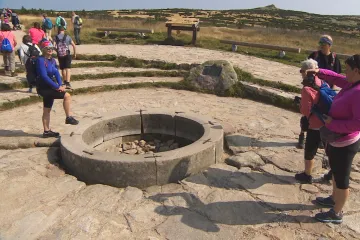 Turisté v Krkonoších se chodí dívat na vyschlý pramen Labe