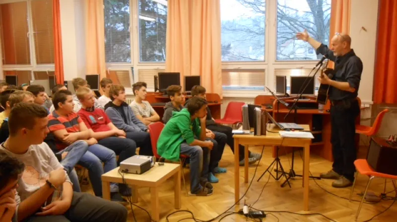 27. listopadu jsem hrál žákům ZŠ v Kralupech