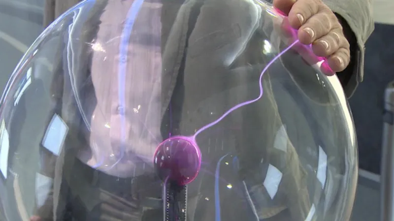 Plazmová koule v planetáriu