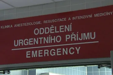 Urgentní příjmy a pohotovosti zatěžují banality, zdravotníci navrhují vyšší poplatky, Válek má jiný plán