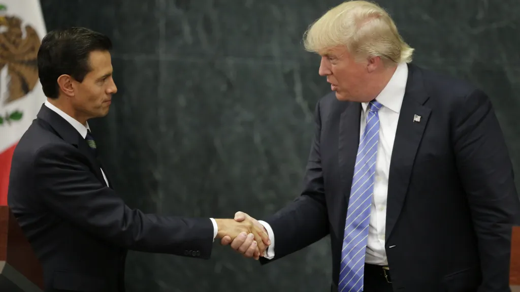 Donald Trump při setkání s prezidentem Mexika Nietou