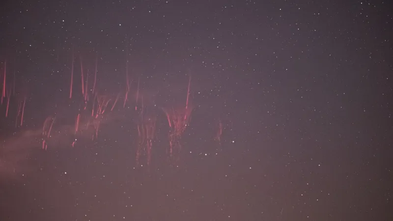 Nadoblačné blesky vyfocené z 12. na 13. červen