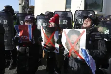 Na trajekt s umělci z KLDR čekali v Jižní Koreji demonstranti 