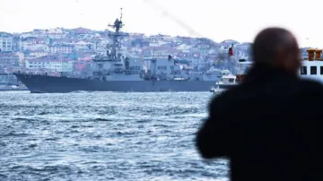 Spojené státy vyslaly do Evropy stíhačky a válečnou loď