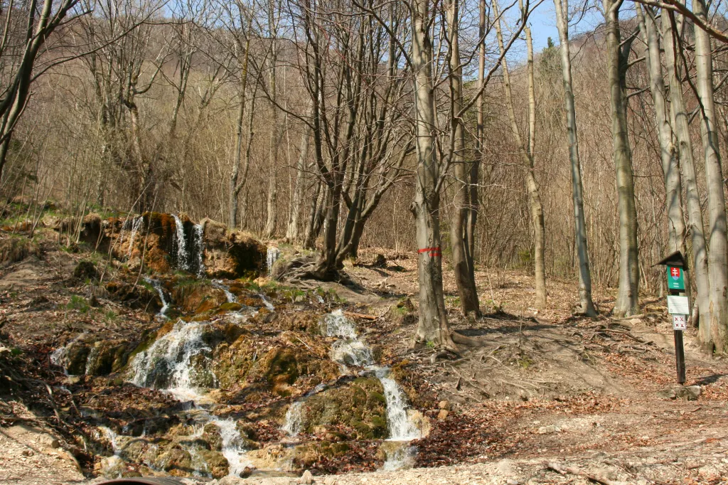 Přírodní památka Moštenické travertiny