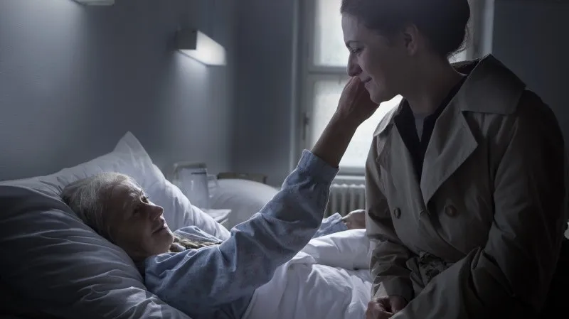 Za zavřenými dveřmi