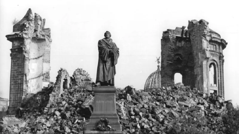 Ruiny Frauenkirche v Drážďanech (1958)