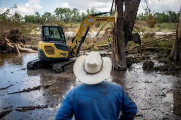Texas přerušil pátrání po obětech záplav kvůli varování před dalšími povodněmi