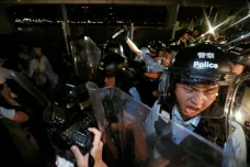 Správkyně Hongkongu trvá na vydávání osob do Číny. Protestující jsou jen pěšáci, tvrdí pekingská média