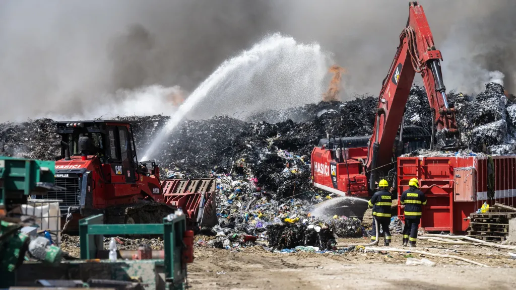 Zásah u požáru skládky u obce Rynholec na Rakovnicku (22. dubna 2025)