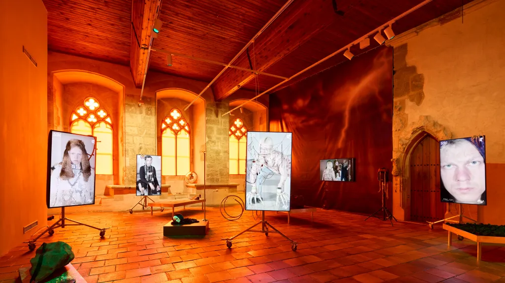 Výstava Enter the Room spojuje umění, úvahy o budoucnosti a herní prvky