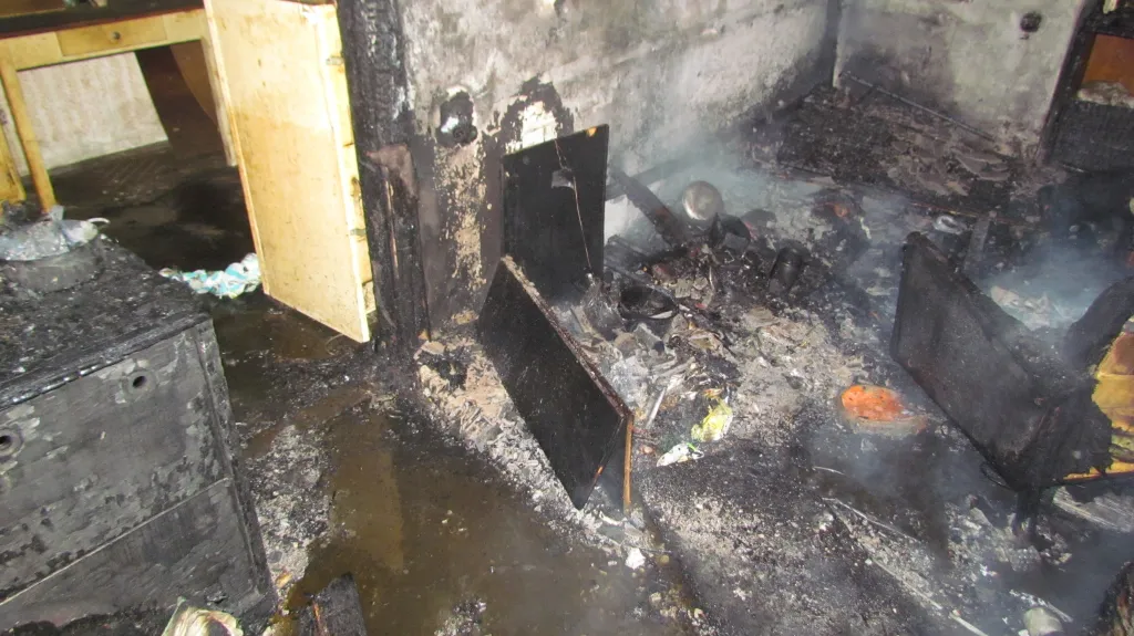 Požár zničil vybavení bytu