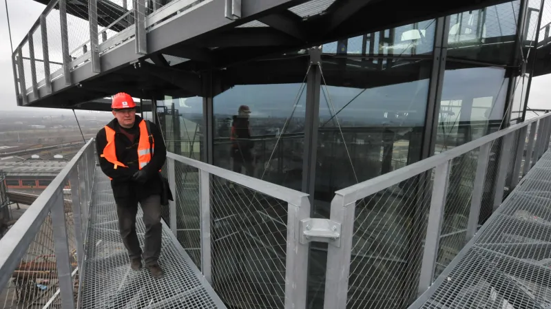 Josef Pleskot na nástavbě vysoké pece