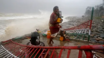 Cyklon Yaas zasáhl Indii. Poškodil desítky domů na východním pobřeží a vyžádal si dva životy