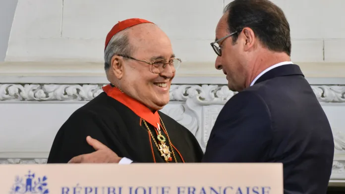 Hollande vyznamenal kubánského kardinála Ortegu