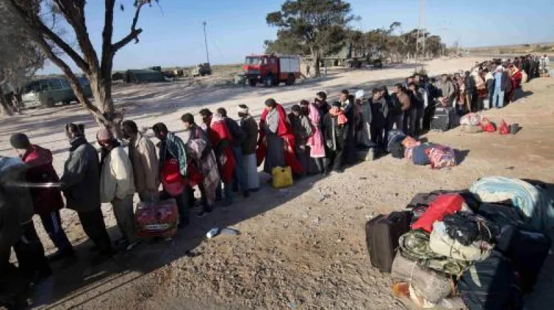 Cizinci opouštějí hromadně Libyi