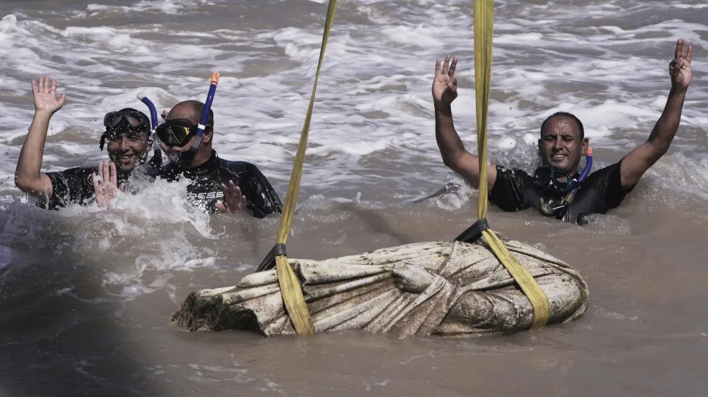 Artefakty ze zaplaveného starověkého města v Egyptě