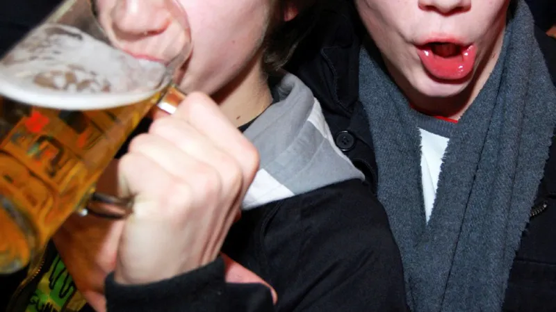 Děti pijící alkohol