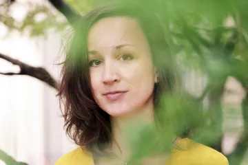 Na sólovém debutu Laila tov je Marie Puttnerová sama za sebe a také za Zahradníčka a Třešňáka
