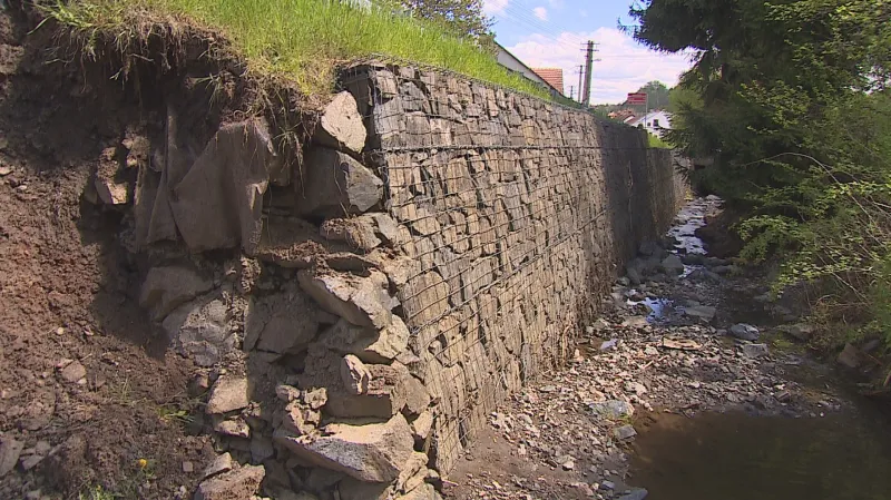 Sesuv silnice v Letovicích