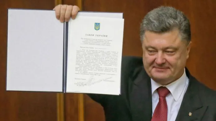 Ukrajinští i evropští poslanci ratifikovali asociační dohodu