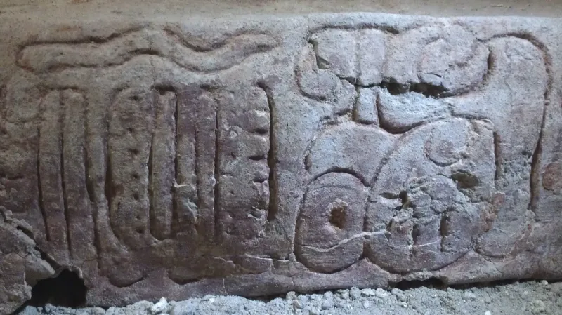 Archeologové objevili v Guatemale velkou mayskou skulpturu