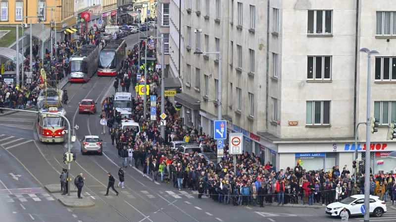 Studio ČT24: Pokrytí demonstrace Milionu chvilek na pražské Letné (1. část)