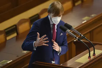 Kolektivní imunita by mohla v ČR vzniknout v září, řekl Vojtěch při interpelacích. Pevný termín voleb jde do posledního čtení