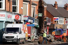 O terorismus nešlo, příčina exploze je nejasná. Výbuch domu v Leicesteru má pět obětí