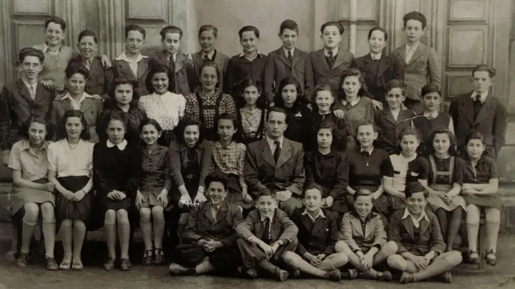 Školní fotografie 1940-1941. Karel Ellinger čtvrtý zleva