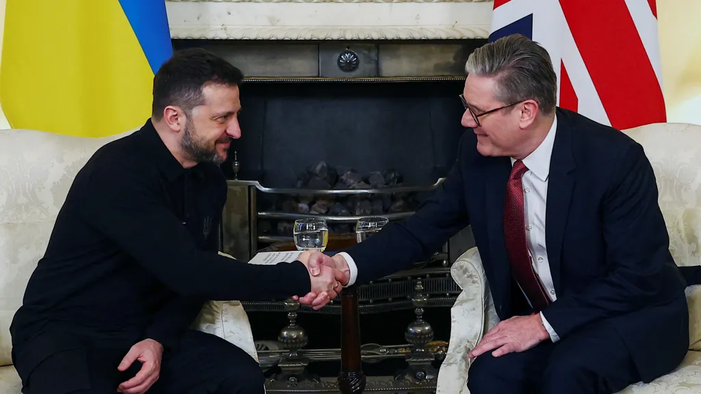 Ukrajinský prezident Volodymyr Zelenskyj na jednání s britským premiérem Keirem Starmerem