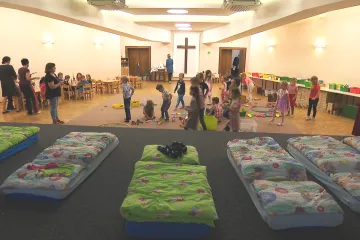 Pro ticho věřících i povyk dětí. V Hustopečích se během přestavby školky učí v kostele